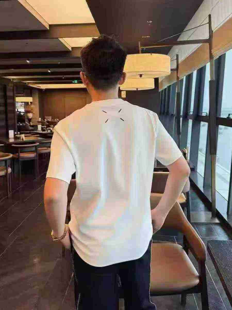 Khoảng 970 chiếc áo phông cặp đôi unisex chất liệu bông nguyên chất - Image 1