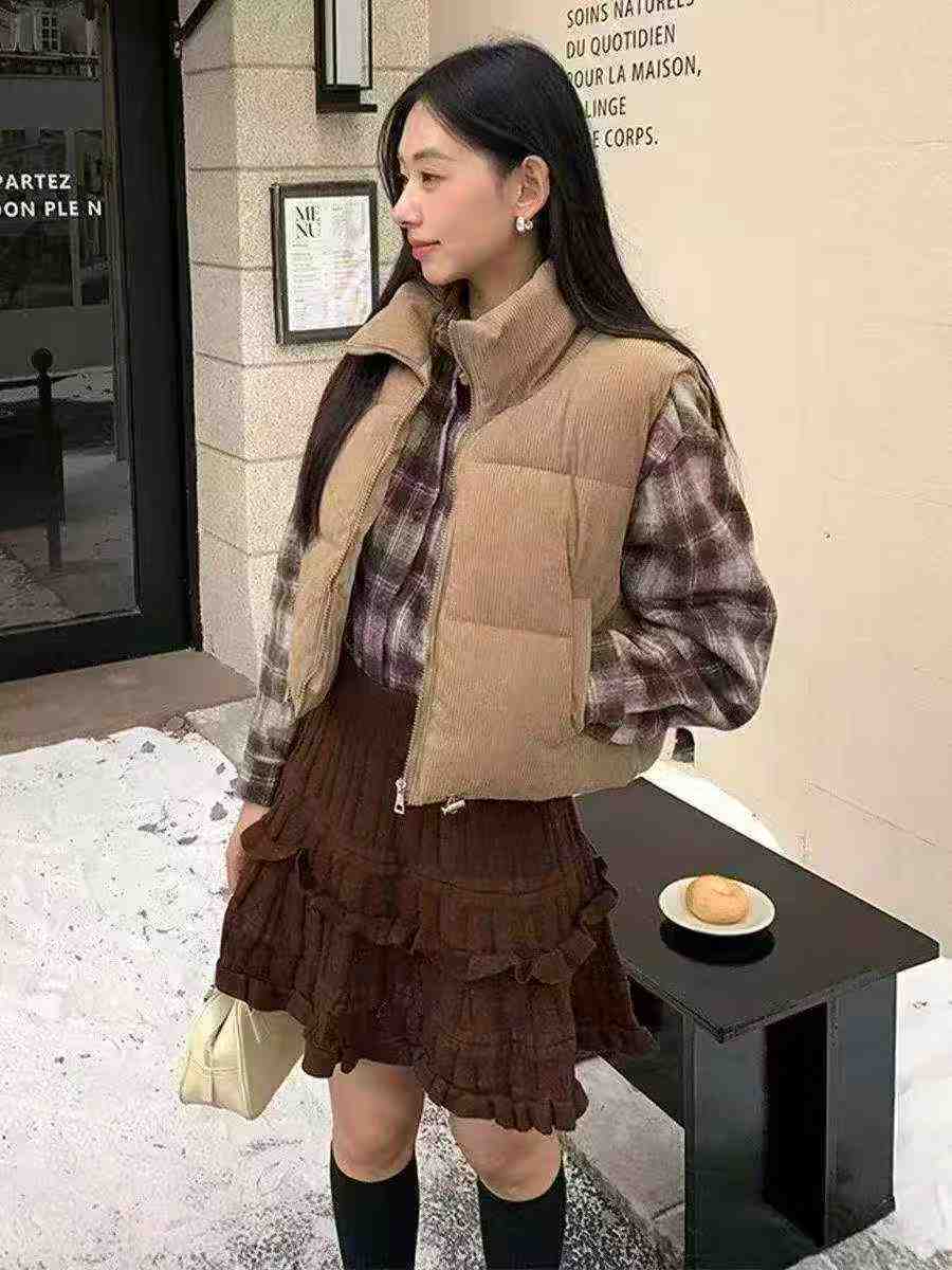 826 Piezas de Chaleco acolchado corto ajustado de pana gruesa para otoño e invierno - Image 1