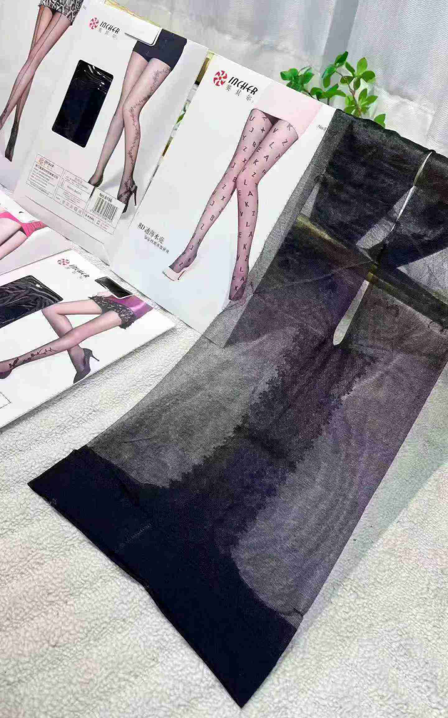 Approx 393 Pcs Women's Ultra Thin Printed Pantyhose Stock Clearance - Image 1