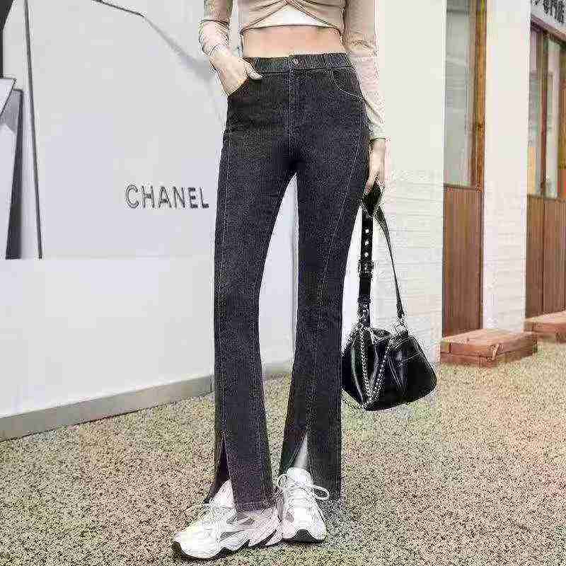 8300 Pcs Washed Women's Flared Jeans Stock Clearance - Image 1