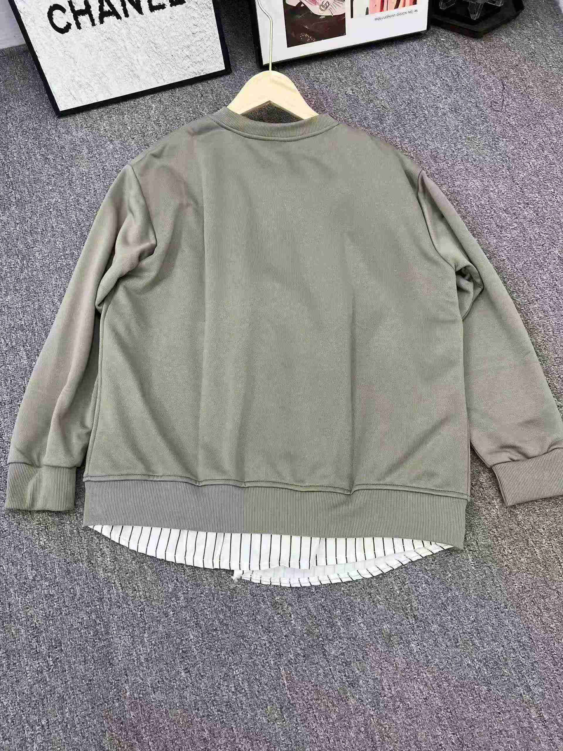 Around 500pcs Couple Fake Two-piece Embroidered Crew Neck Sweatshirts - Image 1