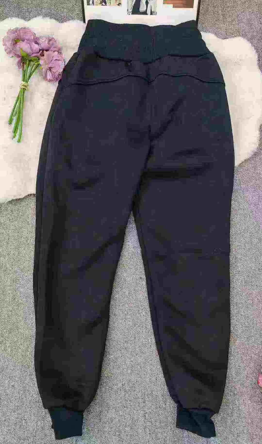 106 Pcs Women's Ribbed Lamb Fleece Sweatpants - Image 1