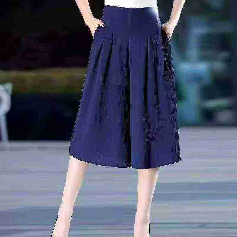 About 510 Pcs High Quality Chiffon Wide Leg Knee-length Mom Shorts Stock Wholesale - Image 1