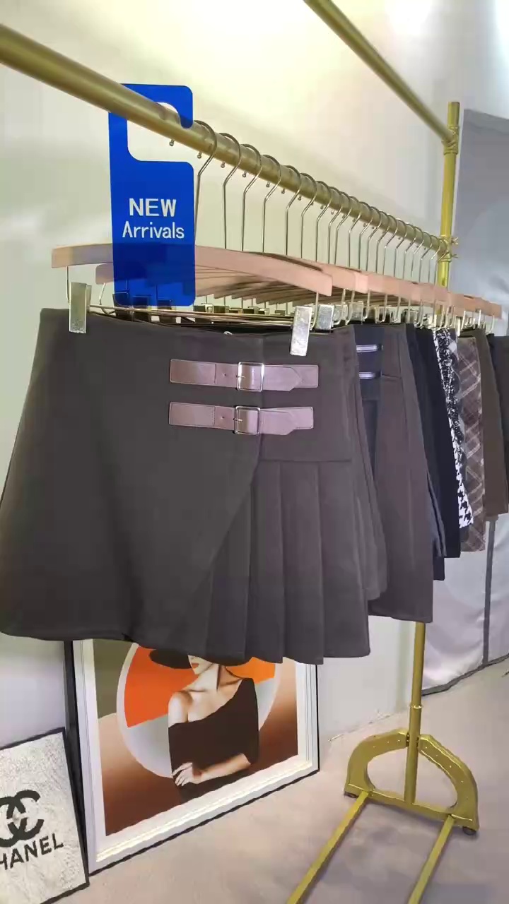 About 230pcs Vintage High Waist Slim A-line Woolen Skirts - Image 1