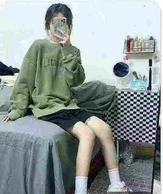 Loose Lazy Style Fleece Sweatshirts 237 Pieces - Image 1