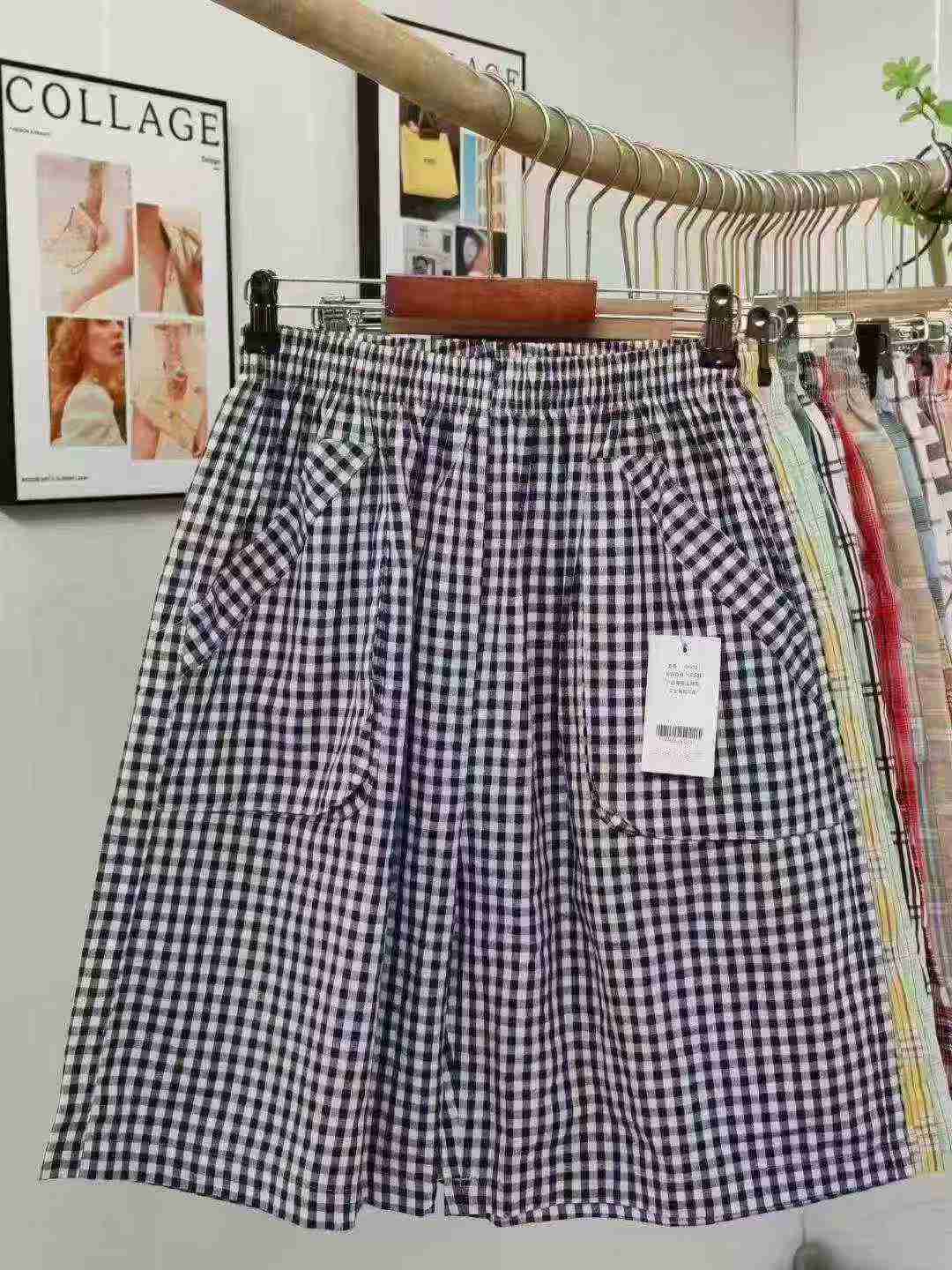 About 4000pcs Plaid Pure Cotton Casual Beach Shorts - Image 1