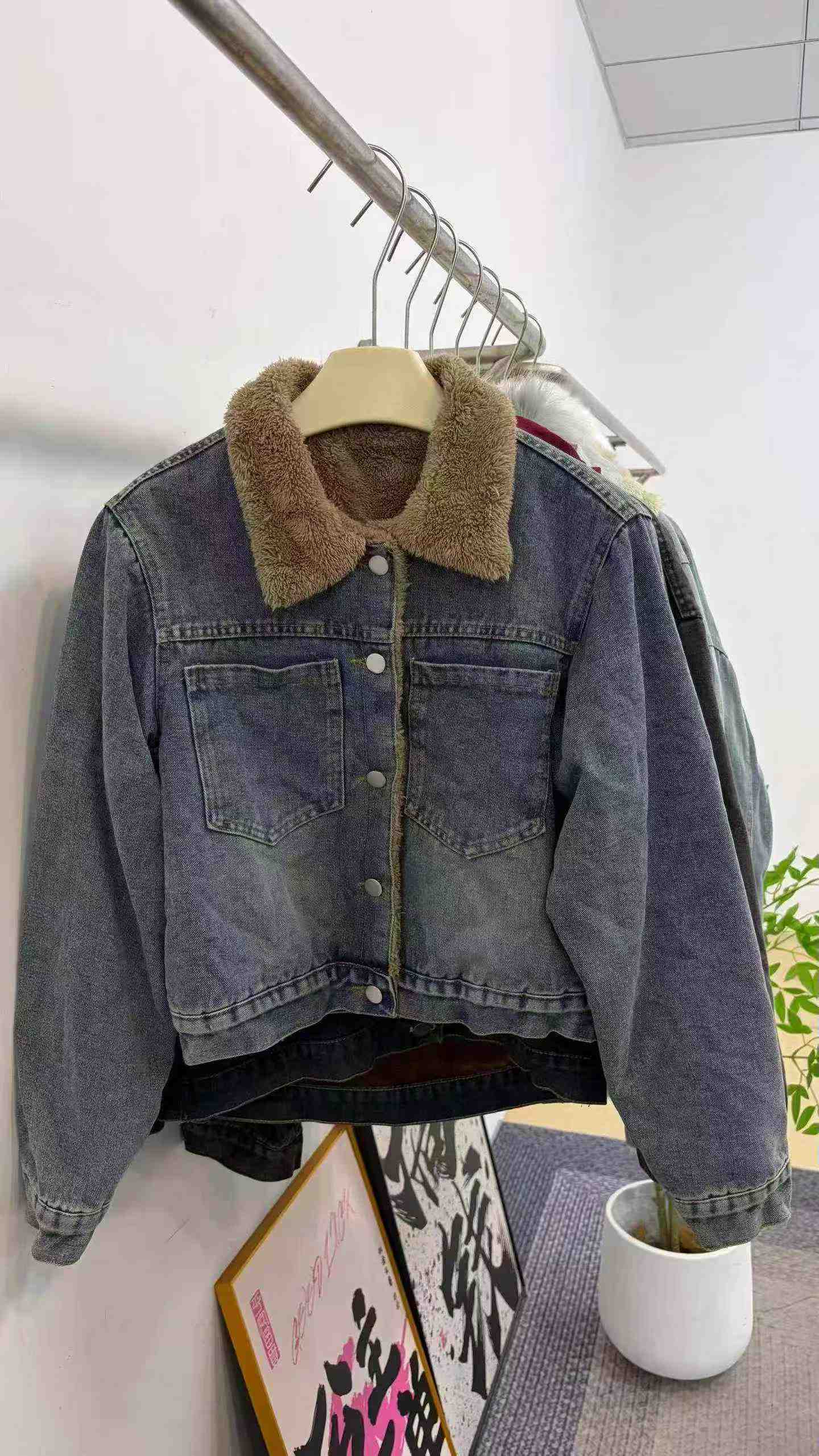 200 Pcs Women's Lamb Fleece Lined Denim Jacket - Image 1