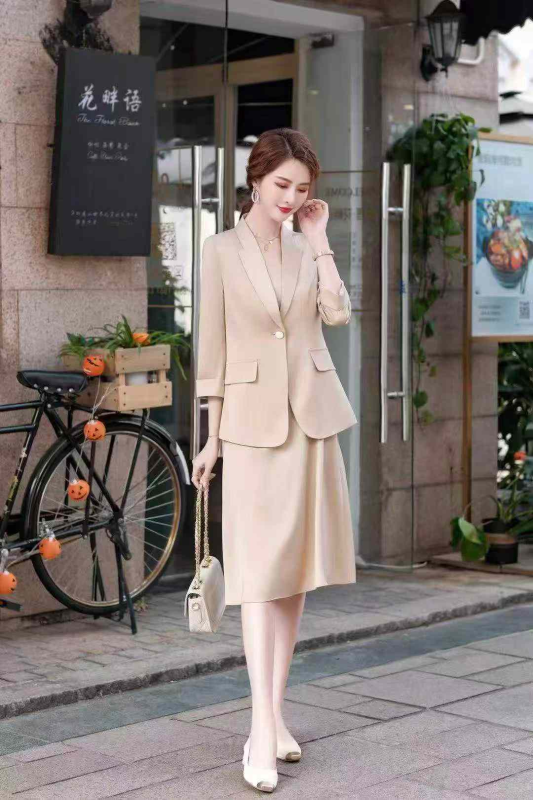 High Quality Women's Mid-sleeve Blazer, 2 Colors, S-4XL, 340 Pieces, Factory Original Packaging - Image 1