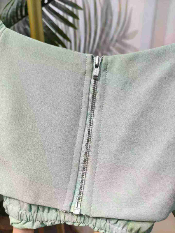 472 Peças Tops Crop de Chiffon Femininos da Dotti, marca de moda rápida australiana - Image 1