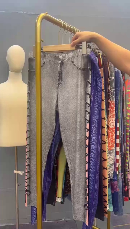 About 18000 Pcs Foreign Trade Casual Yoga Pants Bulk Clearance - Image 1