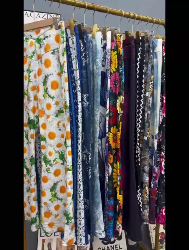 European & American Fashion Slim Fit Flared Pants About 12000 Pieces - Image 1