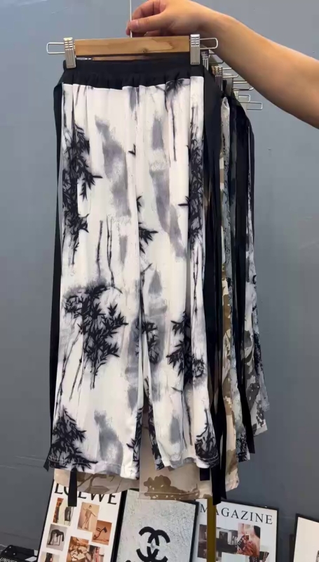 700 Piezas de Pantalones Infantiles Holgados de Pierna Ancha con Diseño de Pintura a Tinta de Estilo Chino - Image 1