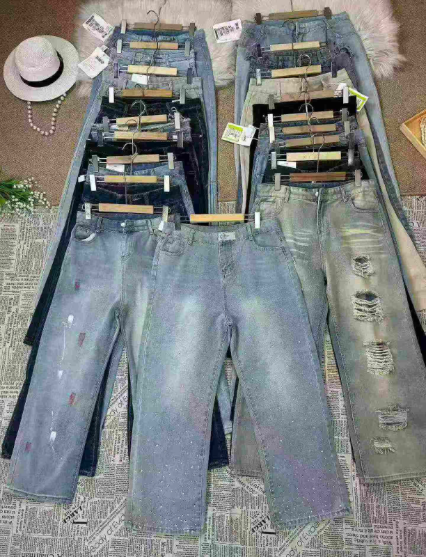 Atacado 1000 Peças de Calças Jeans Femininas de Algodão Lavado de Estilos Misturados - Image 1