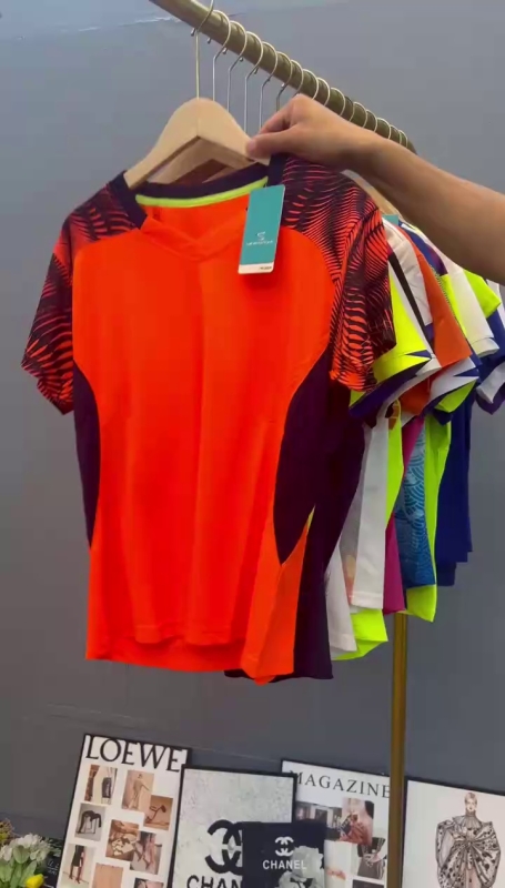 ประมาณ 3,500 ชิ้น เสื้อท็อปกีฬาผู้หญิงยี่ห้อ - Image 1