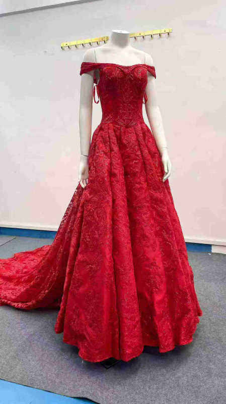 780 Pcs High Custom Heavy Wedding Dresses Clearance - Image 1