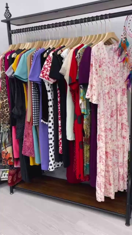 657 peças de vestidos de chiffon em liquidação - Image 1