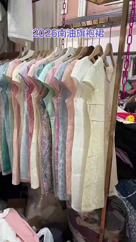 Gaun Cheongsam Kraf Berat Saiz M hingga 4XL - Image 1