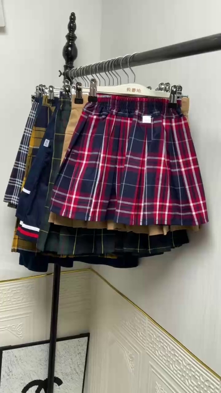 17000 Pcs Kids Pleated Skirts - Image 1