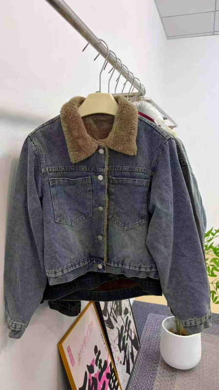 200 Pcs Women's Lamb Fleece Lined Denim Jacket - Image 1
