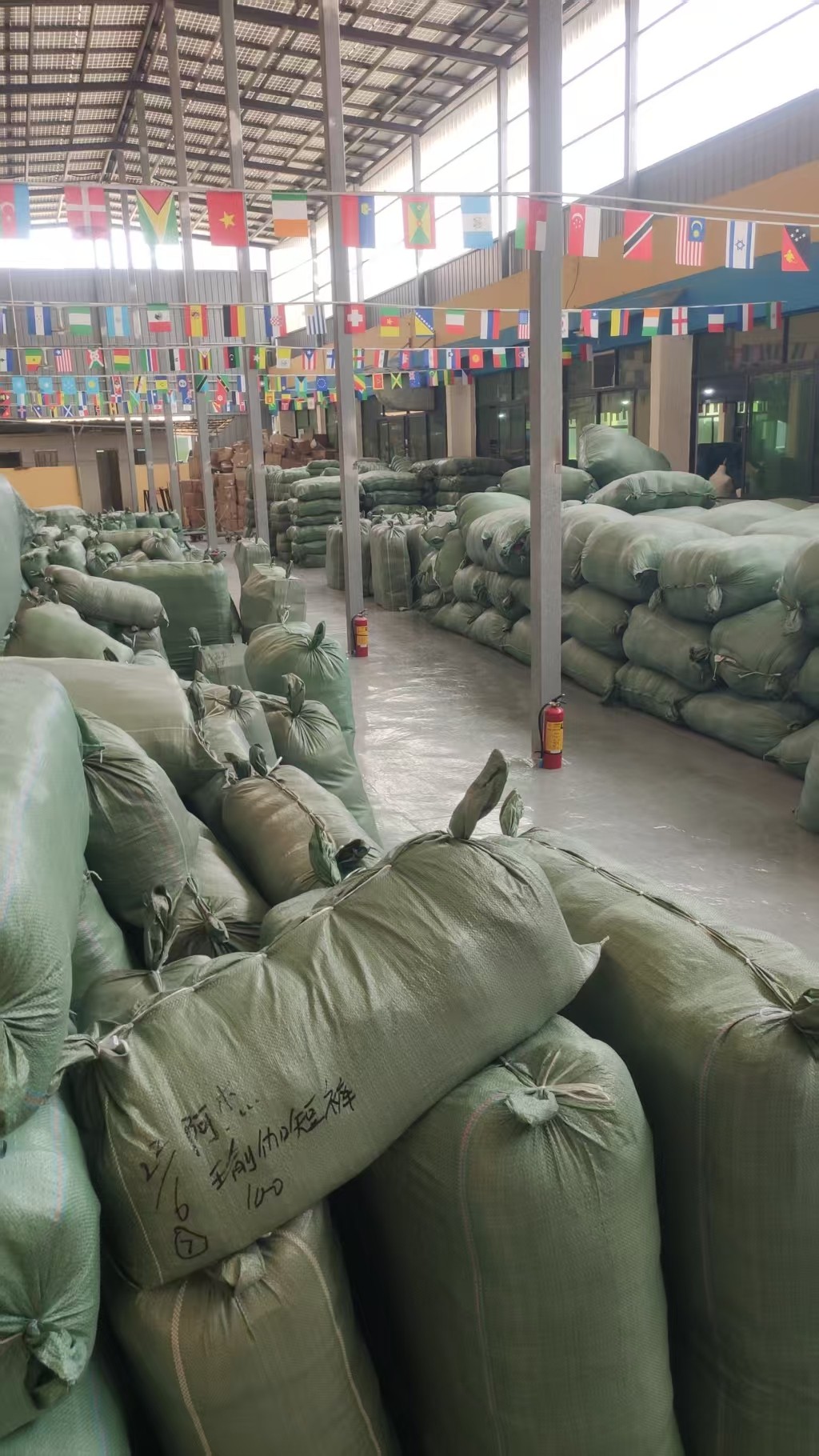 China Clothing Stock Lots Supplier | Wholesale Overstock - Clothing Stock Lots Wholesale –, Direct Supply from Guangdong's Core Sources