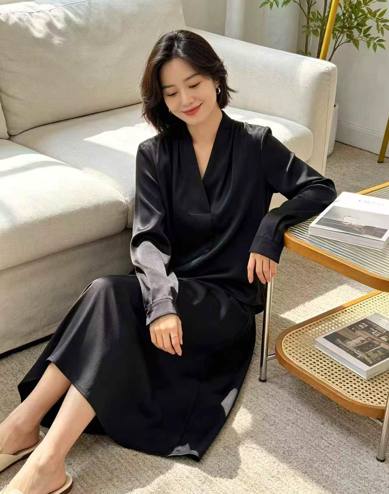 Black V-neck Draped Long Sleeve Women's Blouse, 440 Pieces, Only Size S - Image 3