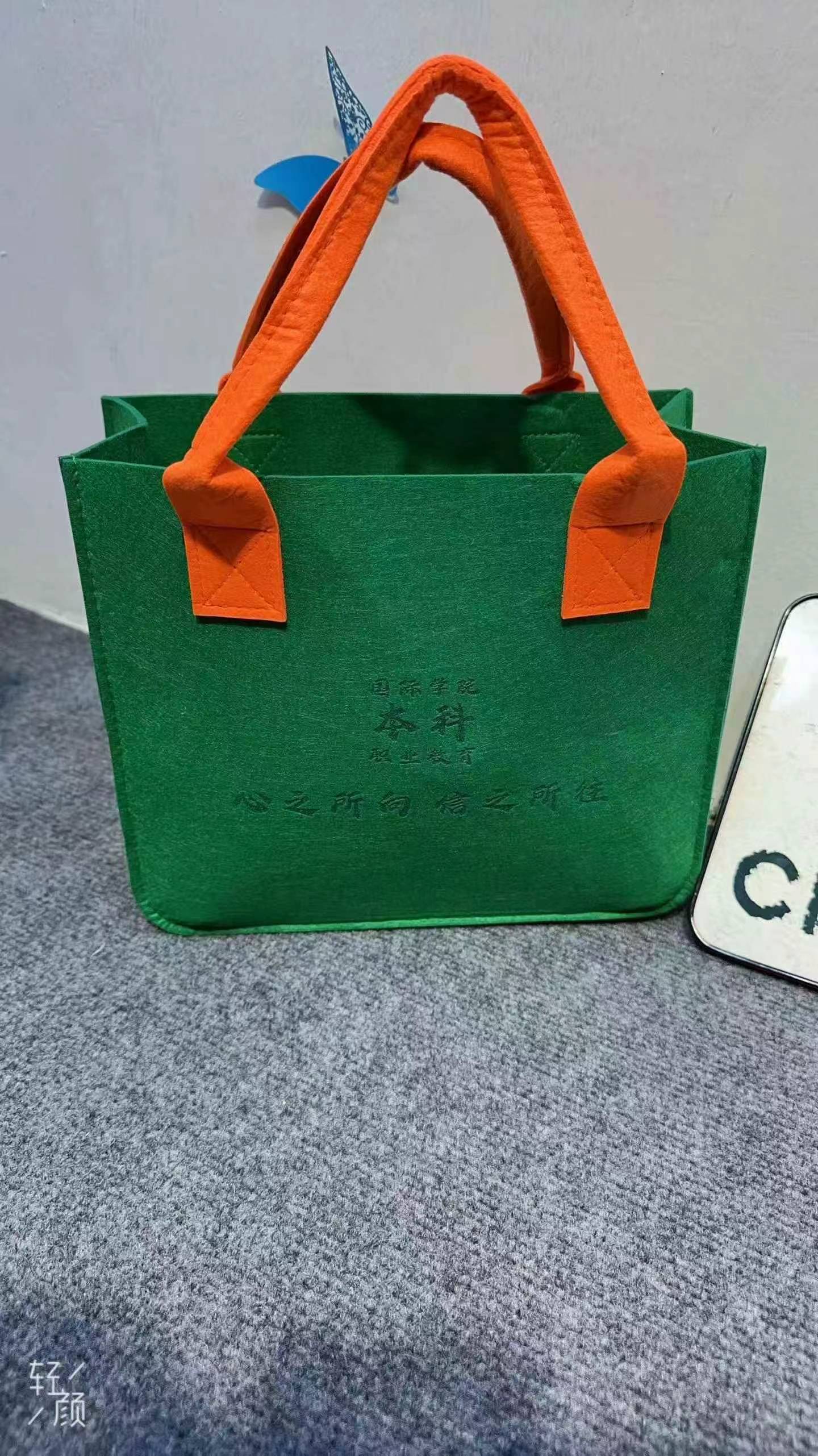 600个简约款毛毡通勤购物托特包 - Image 3