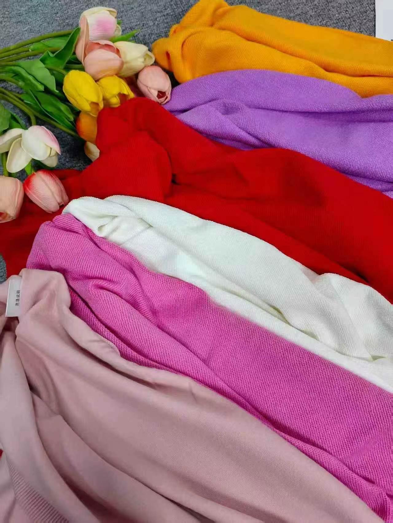 Około 200 sztuk damskich bluz dresowych, osobne pakowanie, rozmiar M – 2XL - Image 8