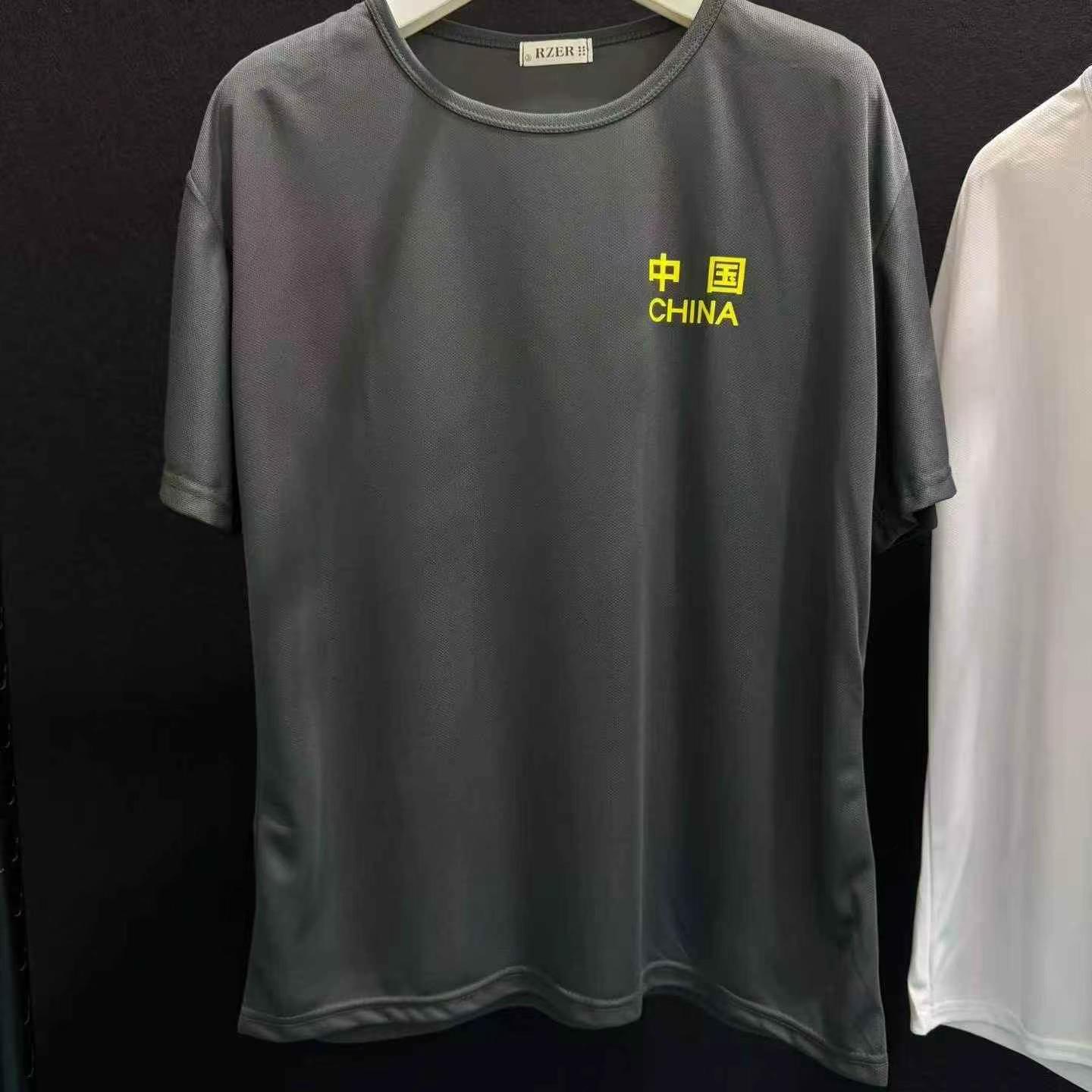 Environ 350 pièces de nouveaux t-shirts pour homme à manches courtes, à imprimé patriotique, en maille à séchage rapide - Image 3
