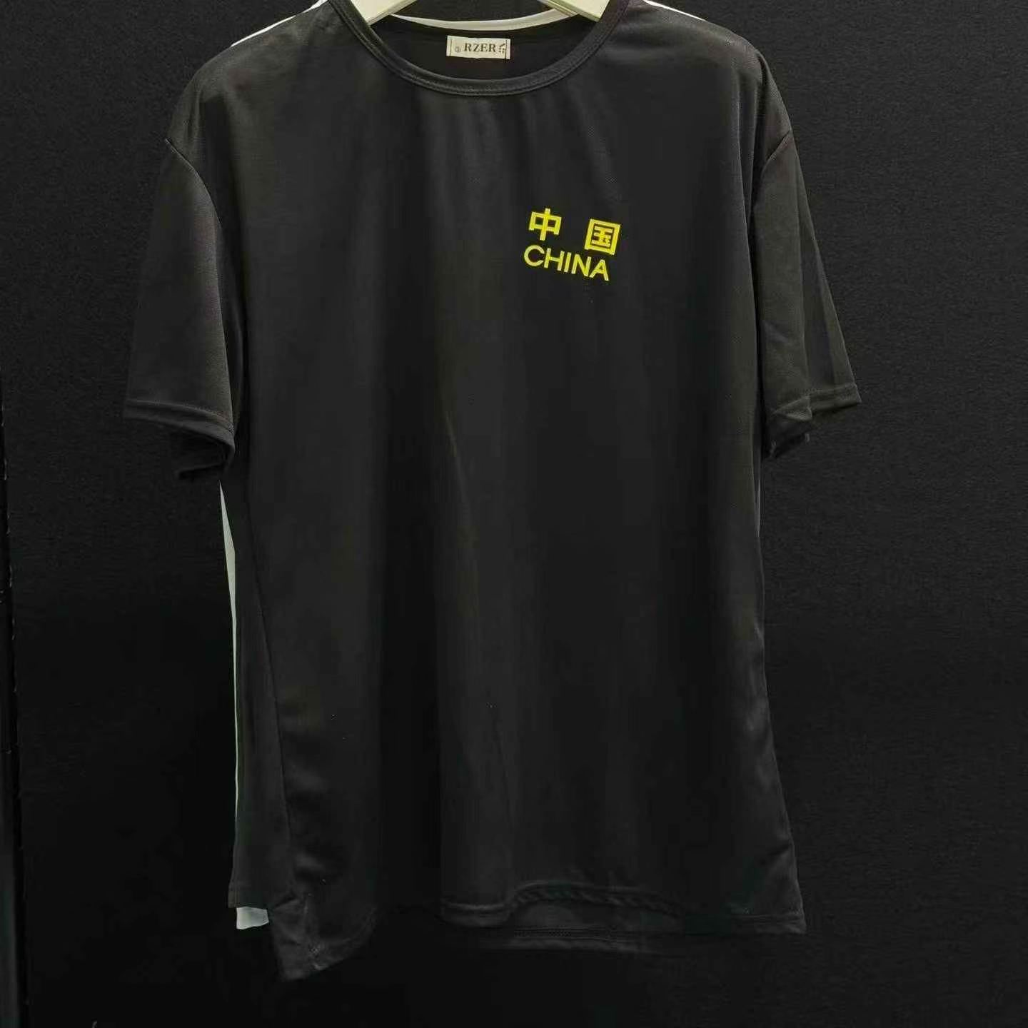 Environ 350 pièces de nouveaux t-shirts pour homme à manches courtes, à imprimé patriotique, en maille à séchage rapide - Image 5