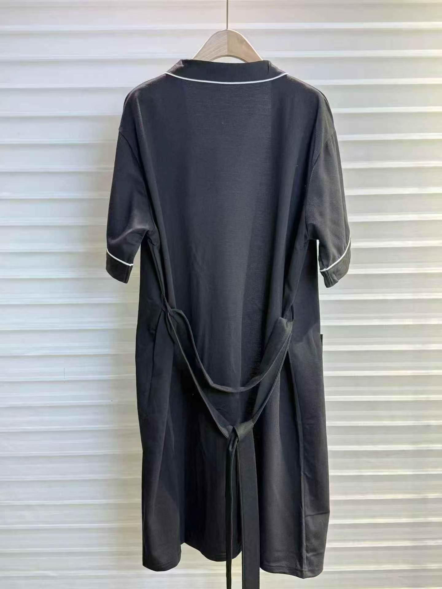 Unisex Short Sleeve Mid-length Water Absorbent Bath Robe, About 550 Pieces - Image 4