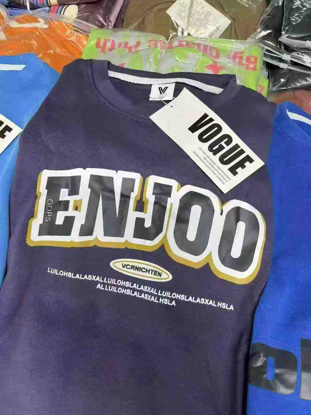 VOGUE Brand Trendy Men's Crewneck Sweatshirts 3600 Pcs Stock Wholesale - Image 3