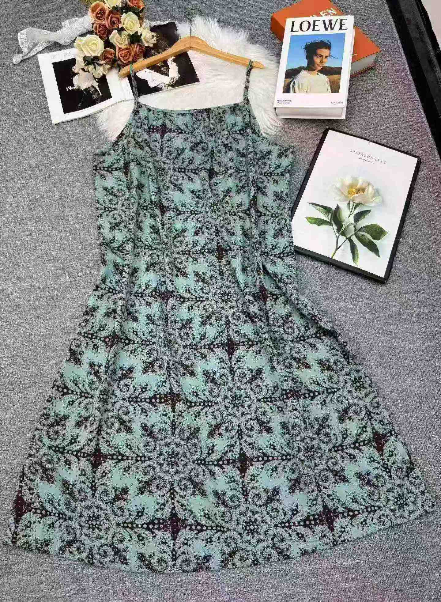 360 pièces Robes de style vacancier à imprimés, à bretelles spaghetti, coupe ample en forme A - Image 5
