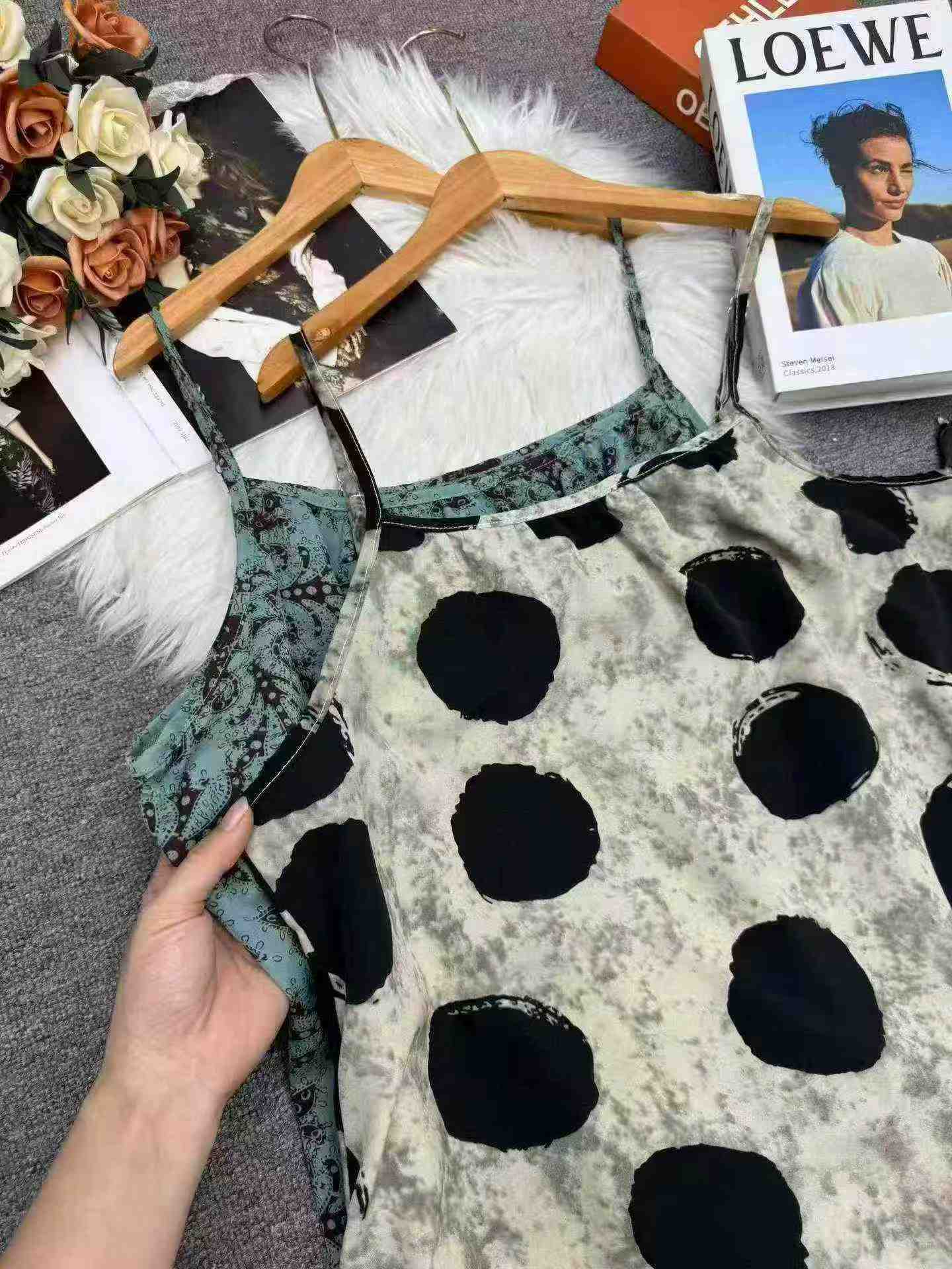 360 pièces Robes de style vacancier à imprimés, à bretelles spaghetti, coupe ample en forme A - Image 9