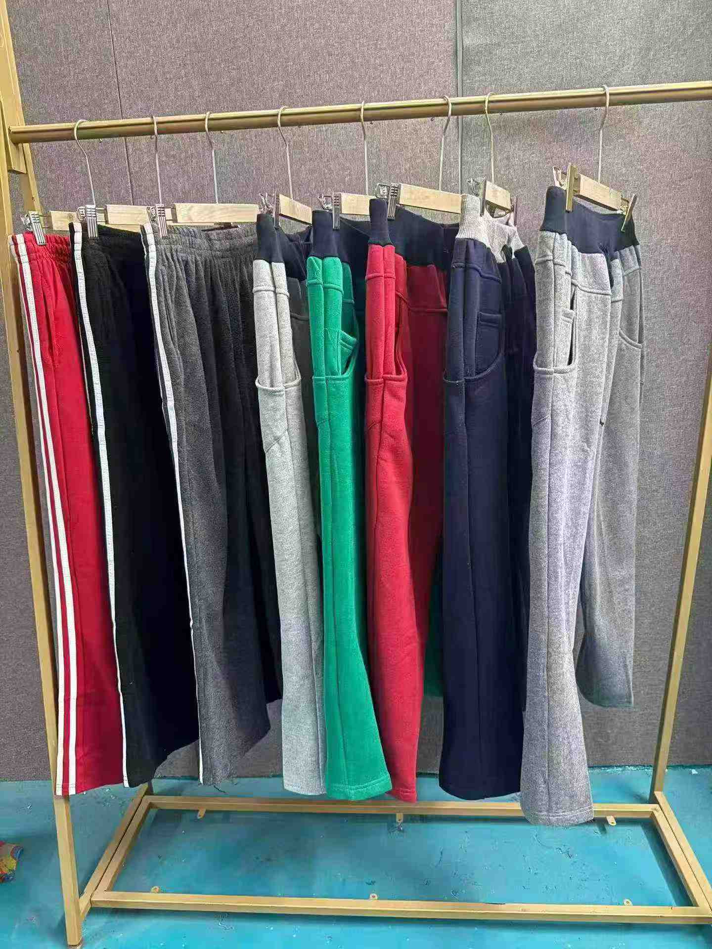 Pantalons de jogging pour femmes de grande taille en coton doublé de molleton, tailles S-3XL, environ 980 pièces - Image 3