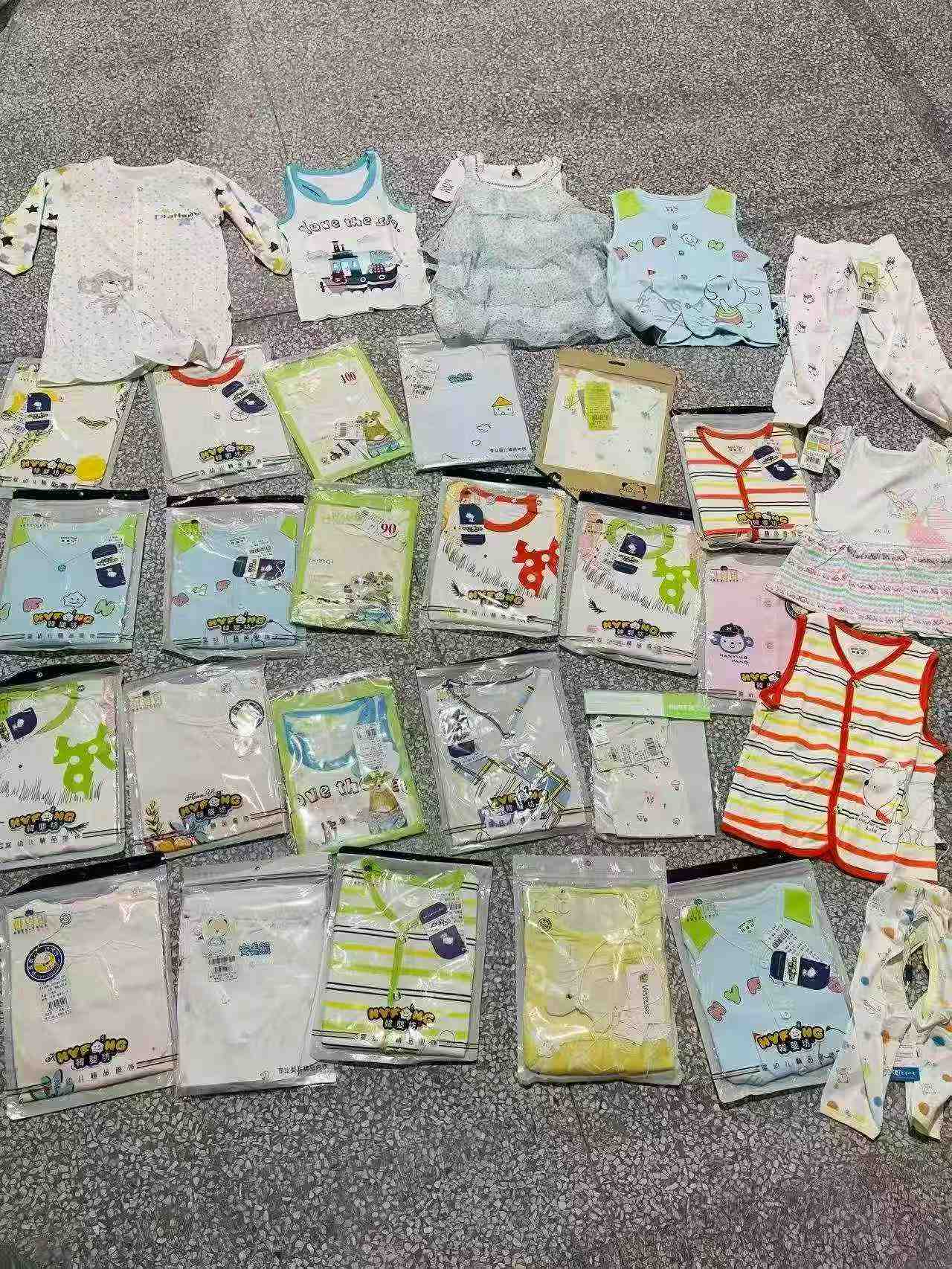 3392 pièces Ensembles mixtes de vêtements pour nourrissons et robes, déstockage - Image 5