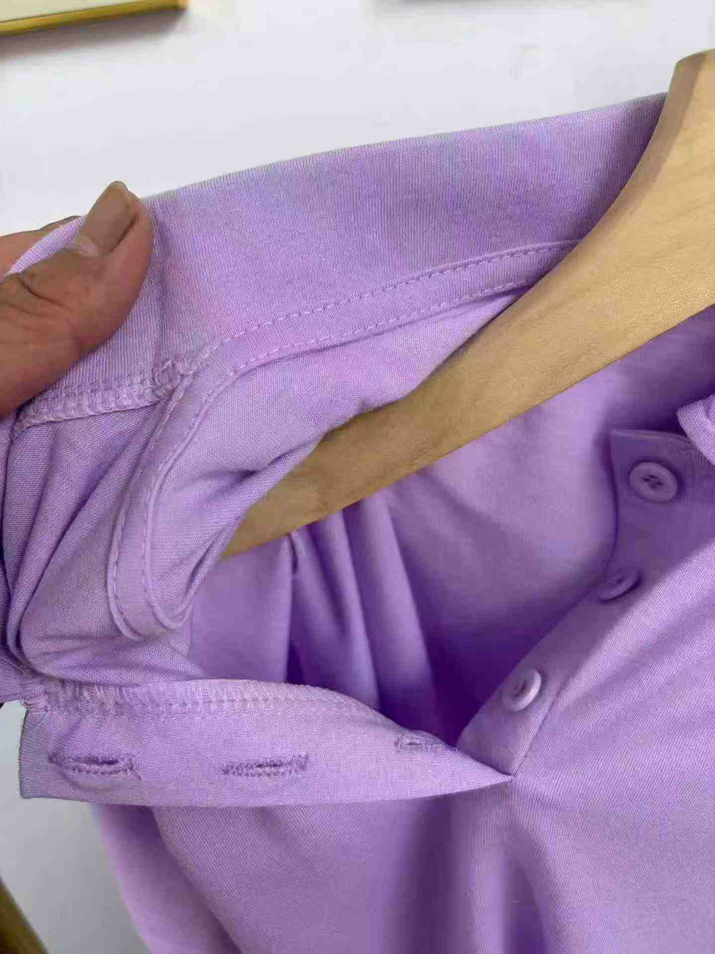 Environ 610 pièces de polos à manches courtes pour femme en coton à motif brodé d'ours - Image 9