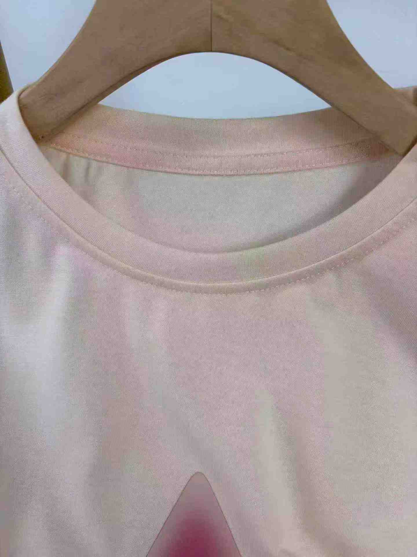 Environ 1100 pièces de t-shirts cropped à manches courtes en coton de haute qualité - Image 8