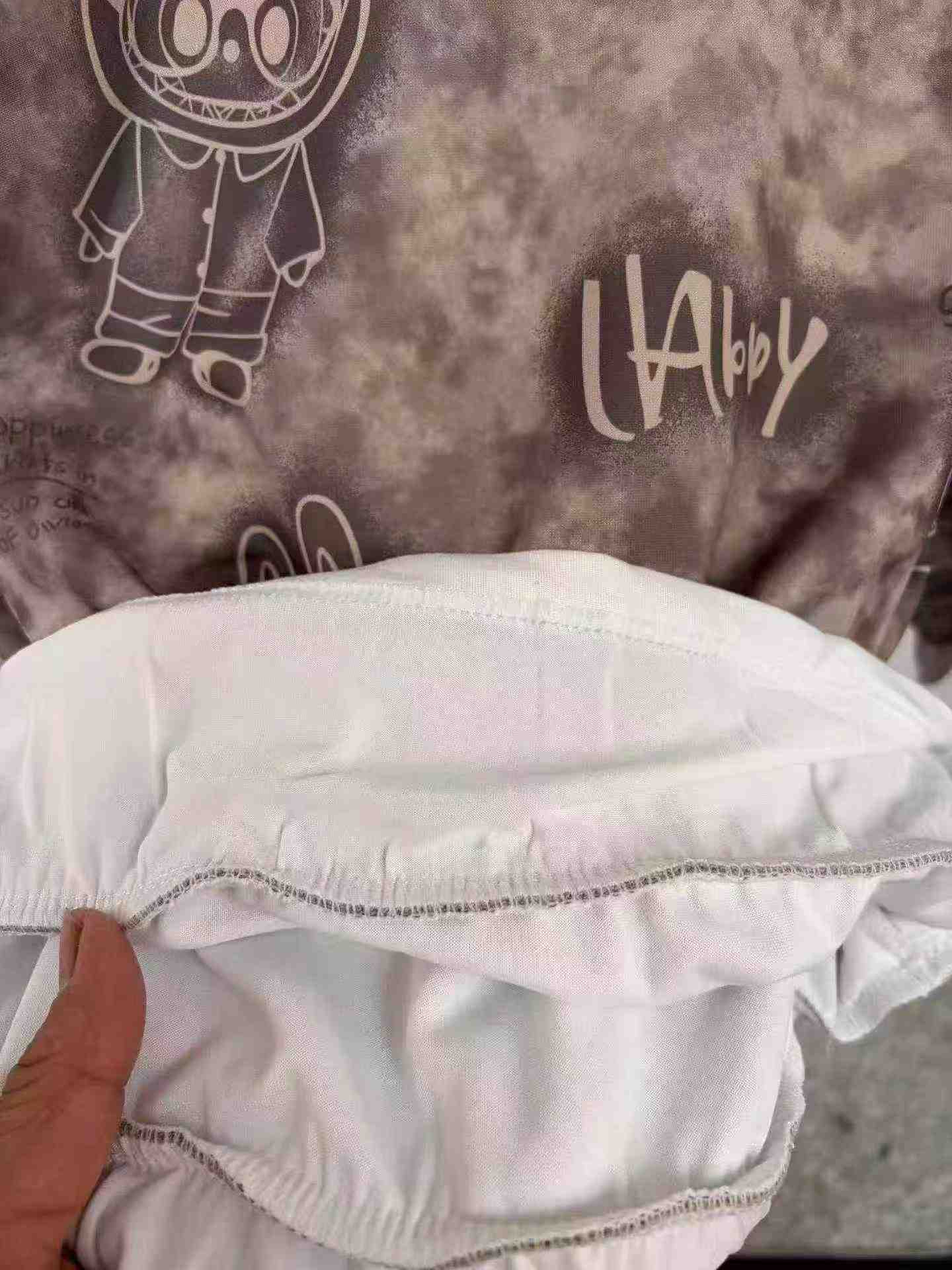 Environ 670 pièces Sweat à col ras du cou faux deux-pièces Labubu de haute qualité pour grands enfants, adapté au printemps et à l'automne - Image 9