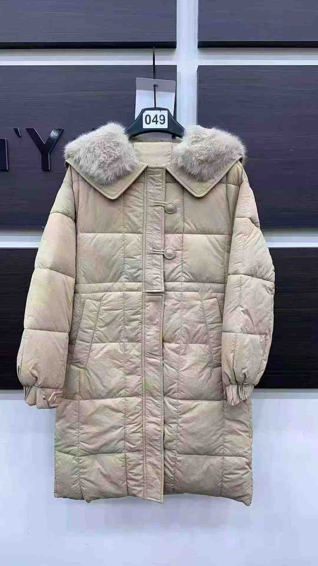 Manteau matelassé long haut de gamme de style coréen avec grand col en fourrure, 495 pièces - Image 4