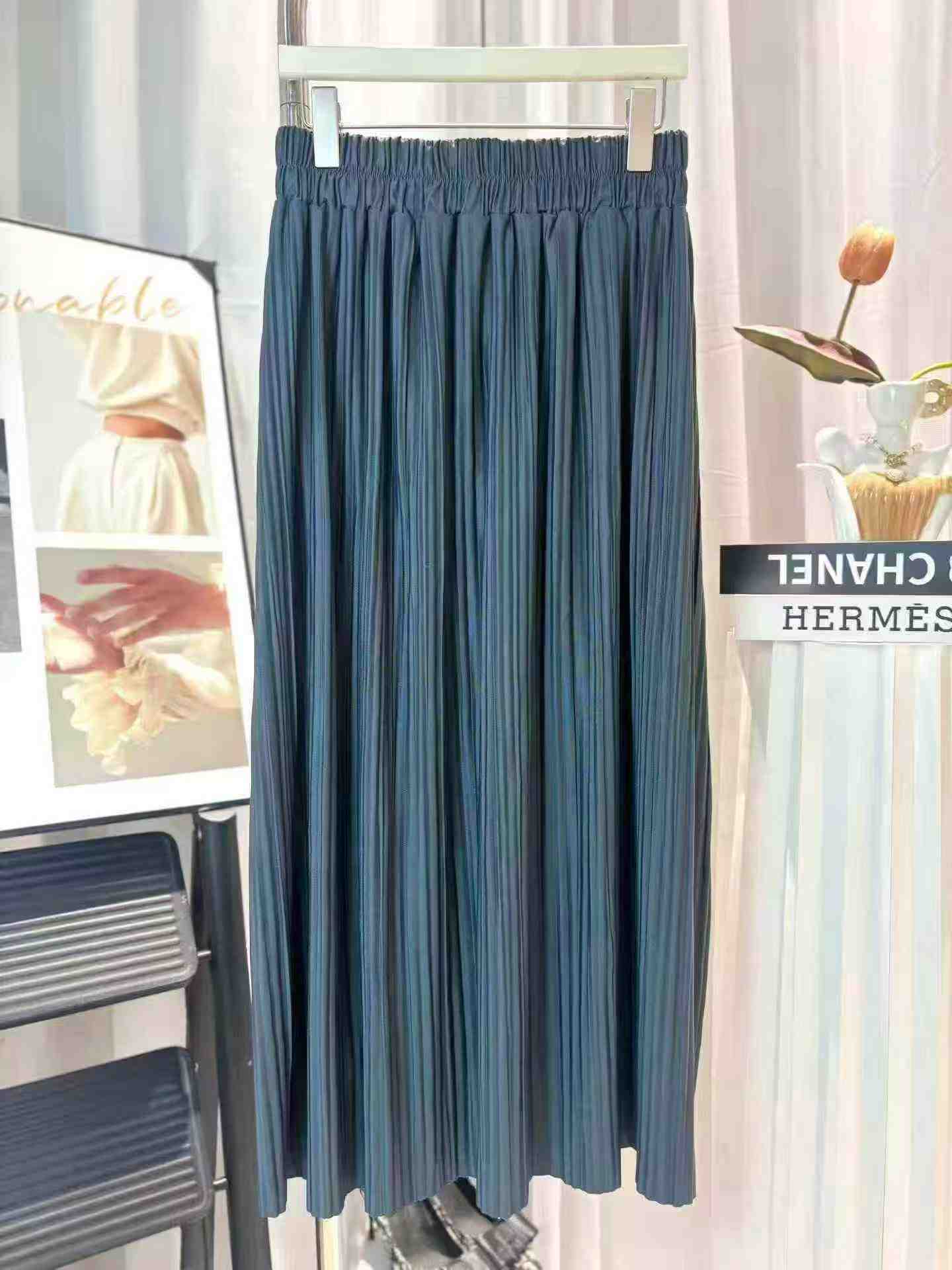 Más de 400 piezas de falda larga plisada brillante, drapeada y versátil al estilo japonés Issey Miyake - Image 6