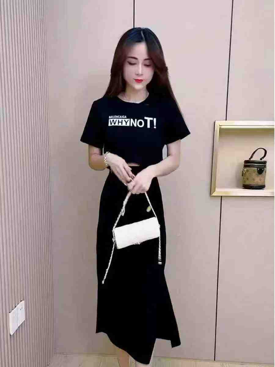 Set Dua Helai Lengan Pendek Leher Bulat Kapas Cetakan Huruf & Rok Belah, Kira-kira 310 Set - Image 3