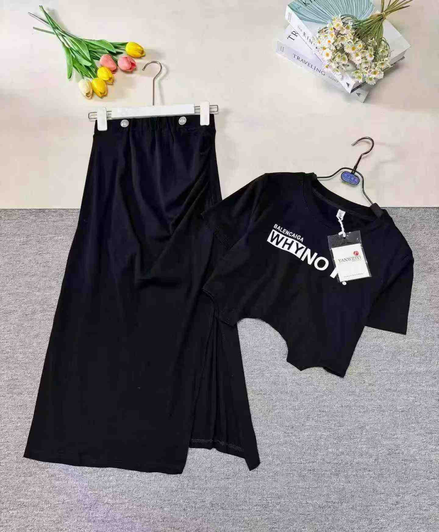 Set Dua Helai Lengan Pendek Leher Bulat Kapas Cetakan Huruf & Rok Belah, Kira-kira 310 Set - Image 5