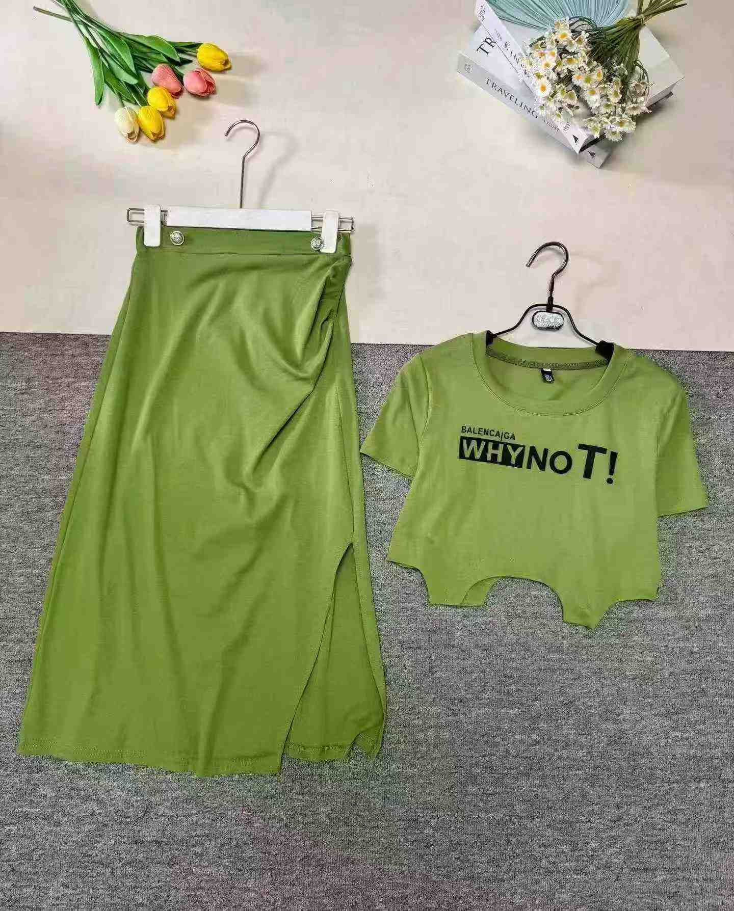 Set Dua Helai Lengan Pendek Leher Bulat Kapas Cetakan Huruf & Rok Belah, Kira-kira 310 Set - Image 6
