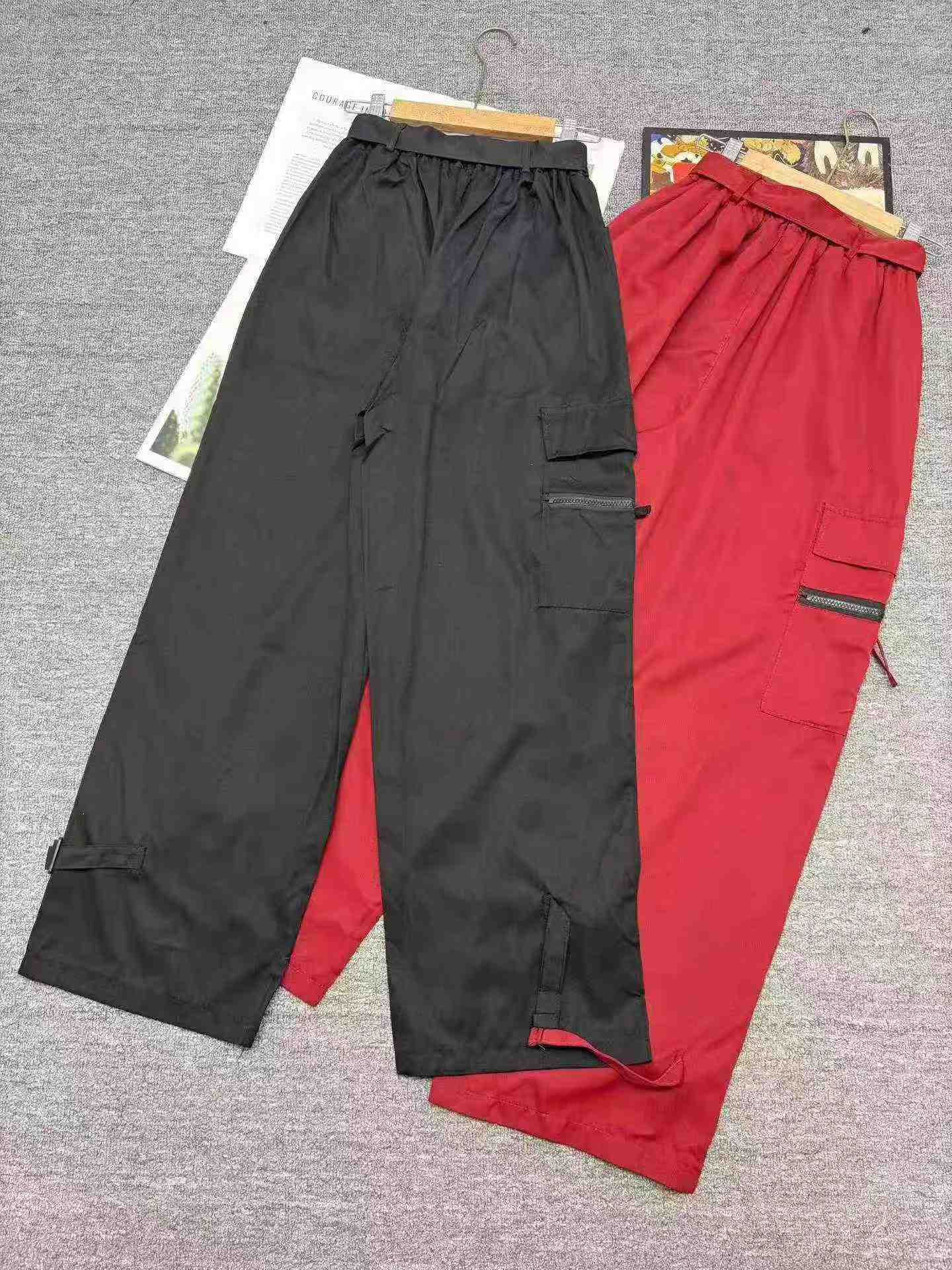 Environ 260 pièces de pantalons cargo unisexes à jambe large de style street américain de haute qualité - Image 6