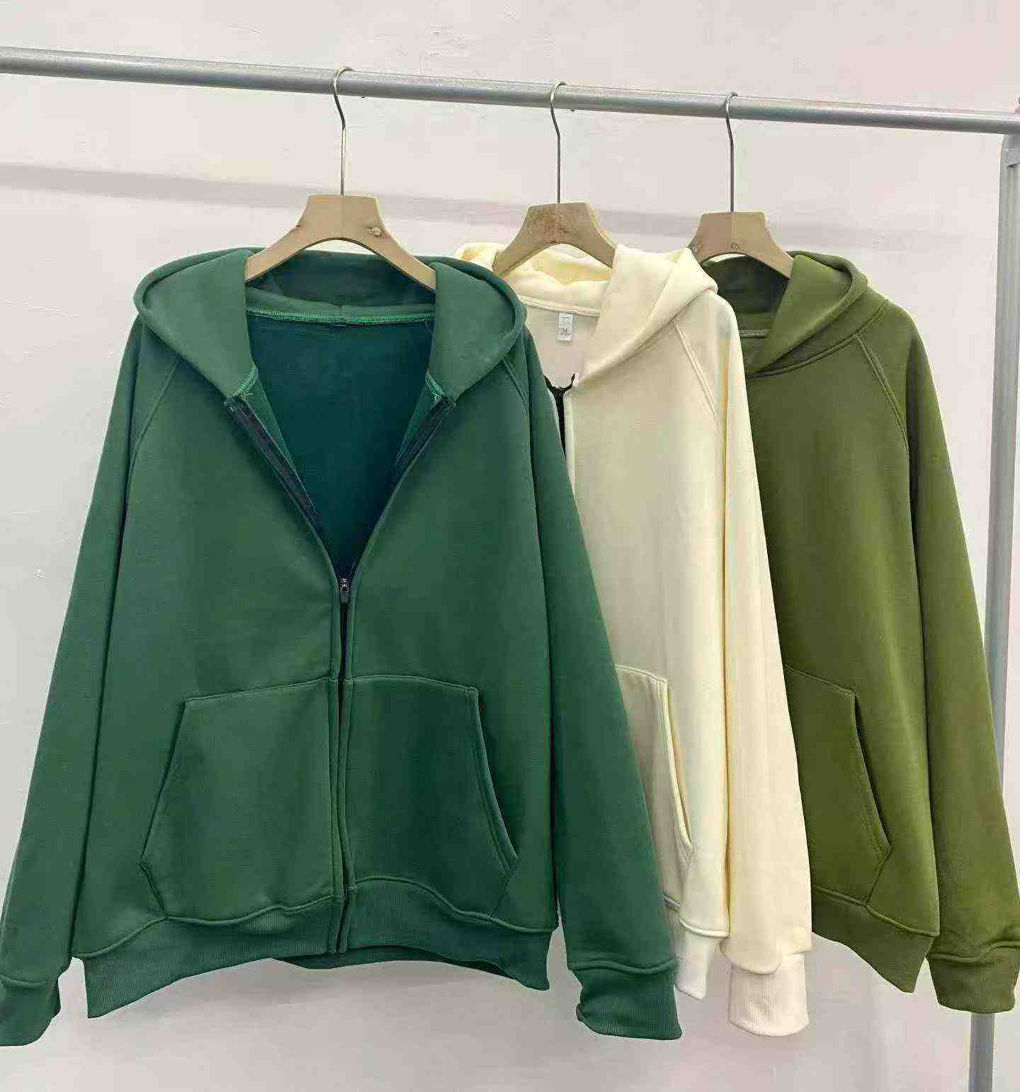 Jaqueta com capuz e fecho de zíper de estilo americano, forrada de fleece de algodão, 286 peças - Image 4