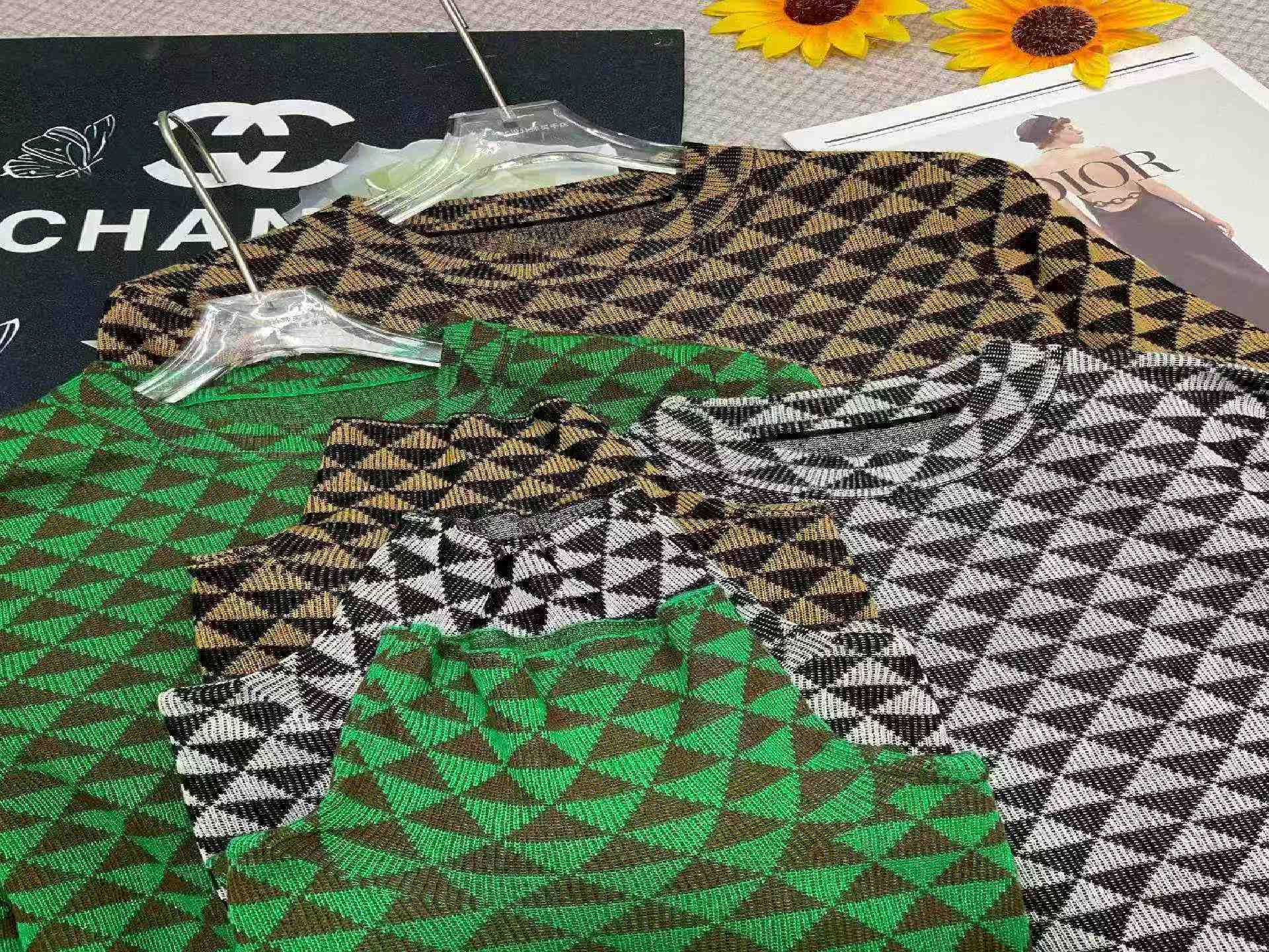 Sweta ya Kufumwa ya Mikono Mirefu yenye Muundo wa Plaidi Iliyolegea ya Mtindo wa Vintage wa Majira ya Vuli na Majira ya Baridi, Vipande 700 - Image 9