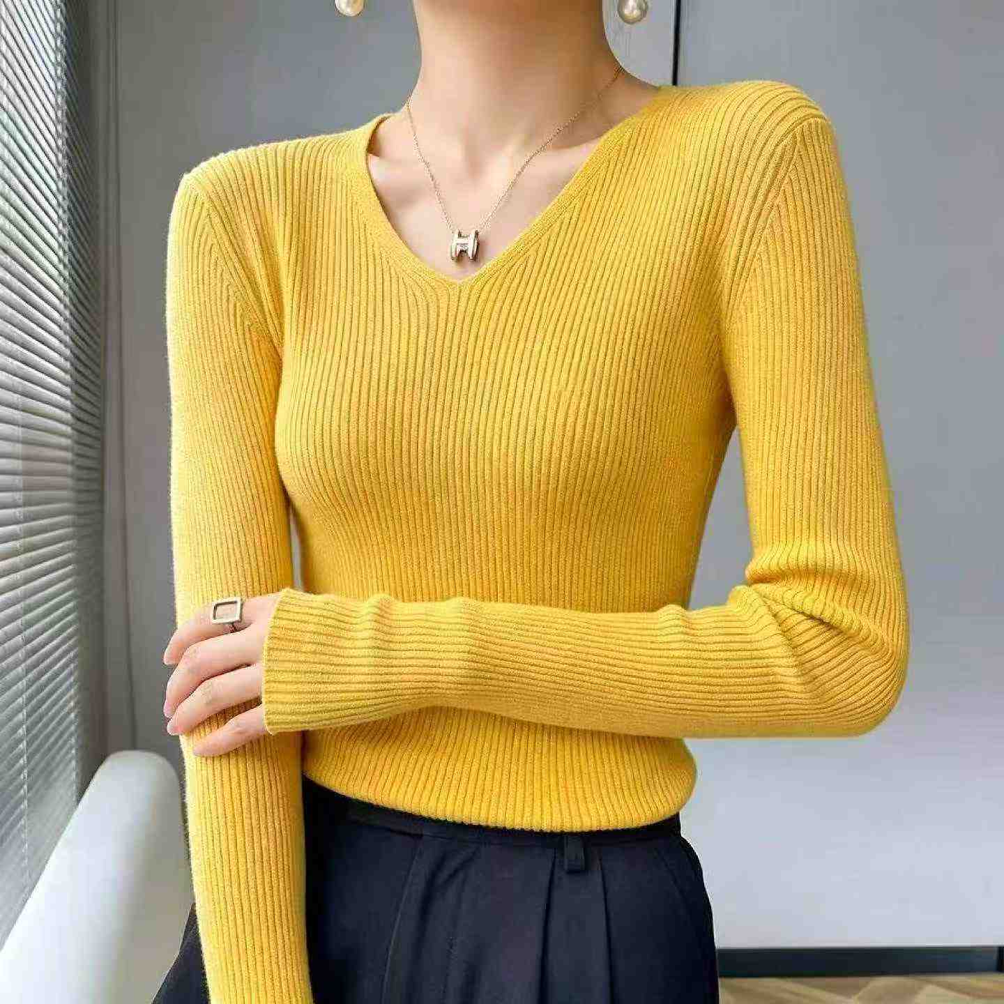 Jesienno-Zimowy Vintage Jednokolorowy Sweter Pulower z Dekoltem V 720 sztuk - Image 4