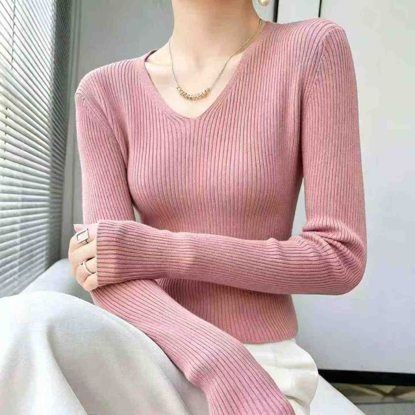 Jesienno-Zimowy Vintage Jednokolorowy Sweter Pulower z Dekoltem V 720 sztuk - Image 7