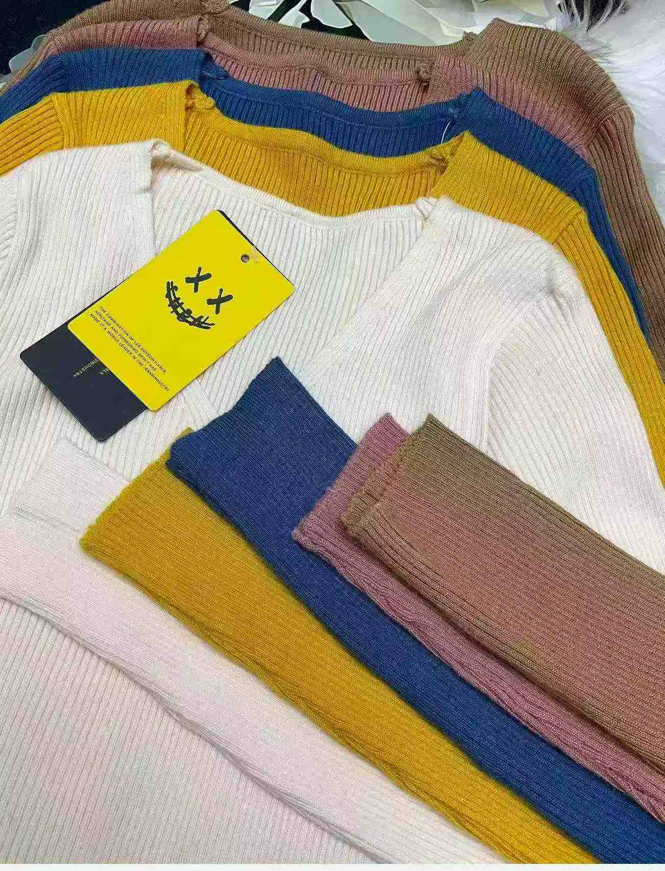 Jesienno-Zimowy Vintage Jednokolorowy Sweter Pulower z Dekoltem V 720 sztuk - Image 9
