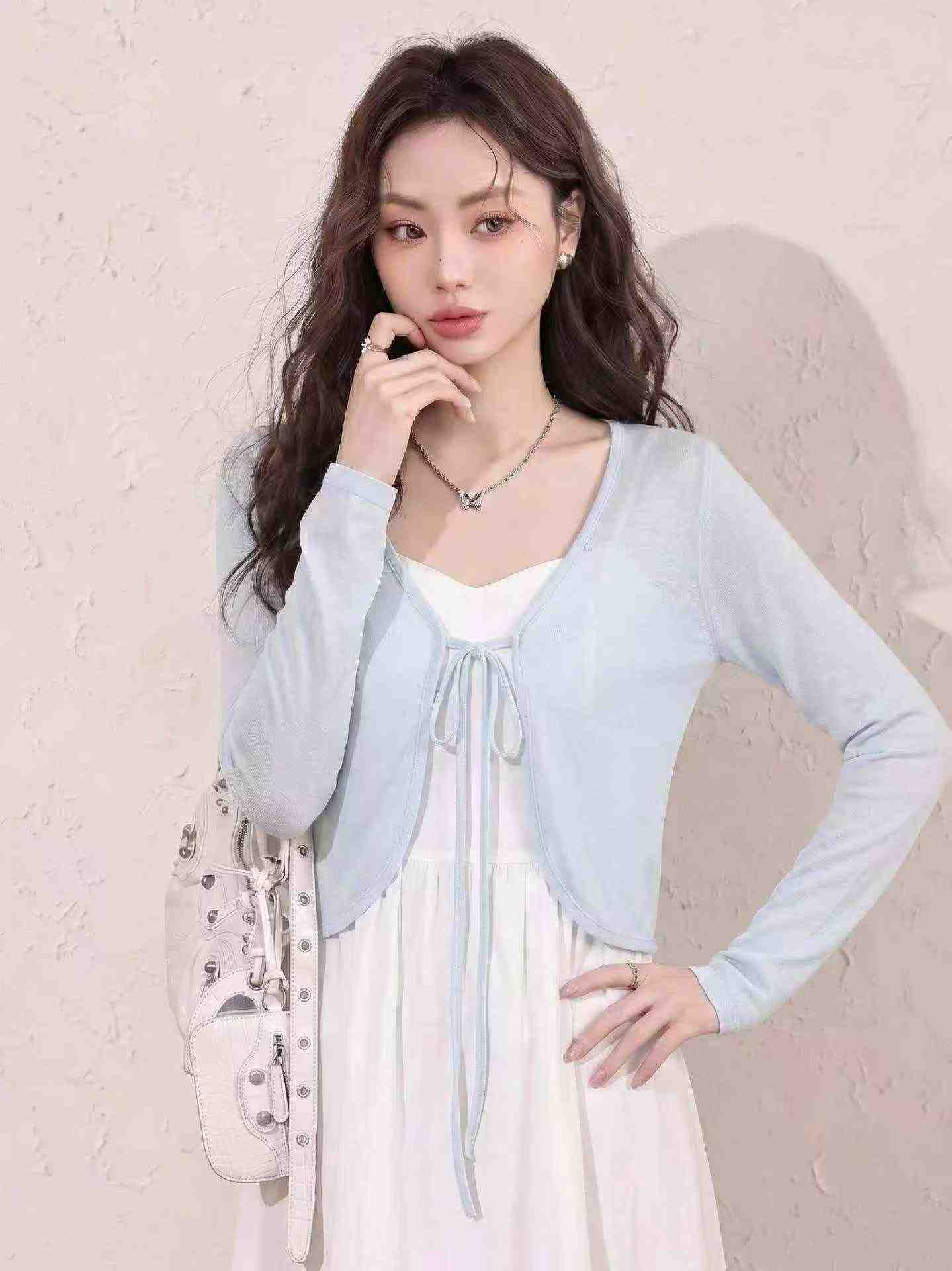 Nouveauté d'été : Cardigan en maille de soie glacée uni et sobre à col V à nouer, 340 pièces - Image 4